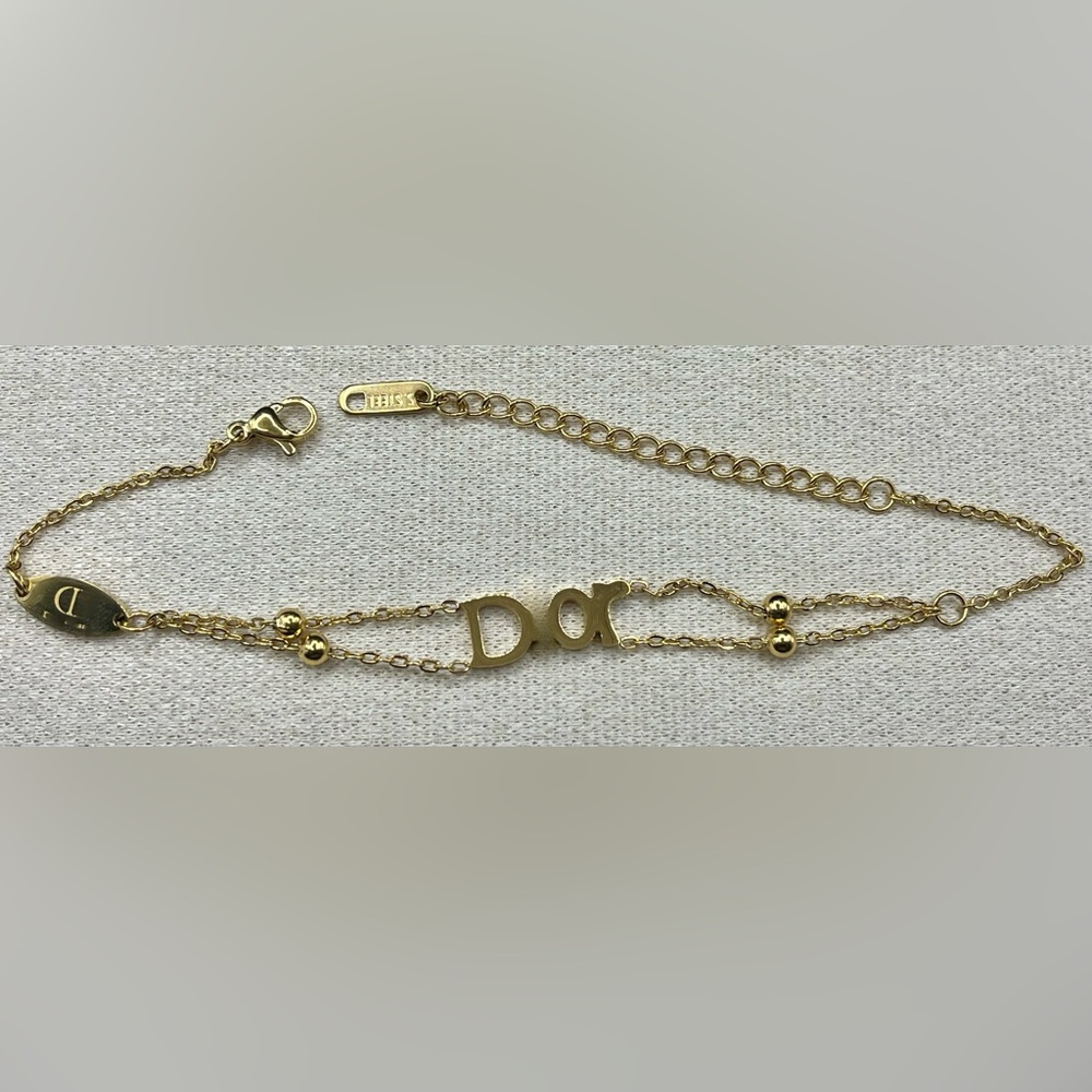 D Letters Bracelet Gold